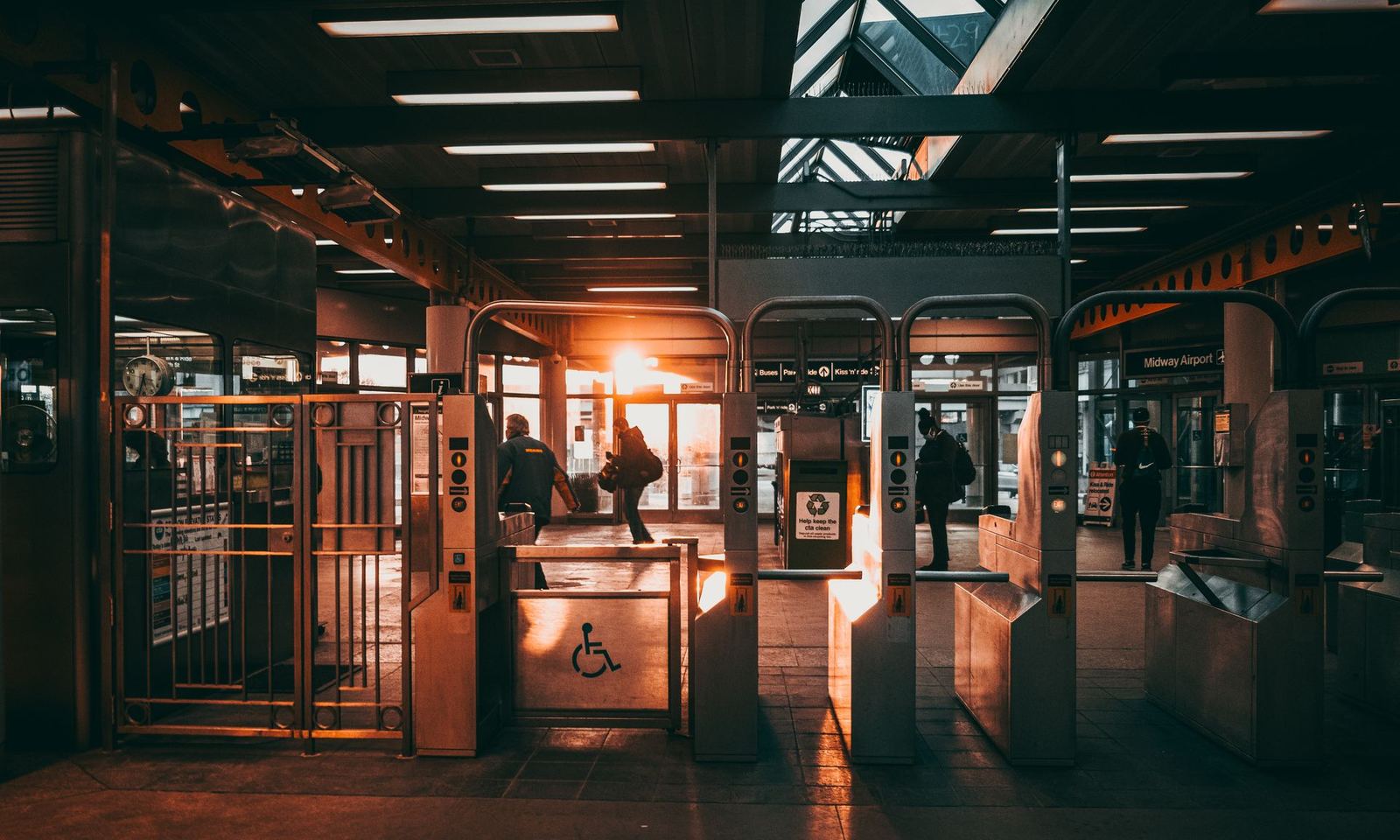 İstanbul Havalimanı'ndan şehre ulaşım: metro, otobüs, taksi ve VIP transfer karşılaştırması